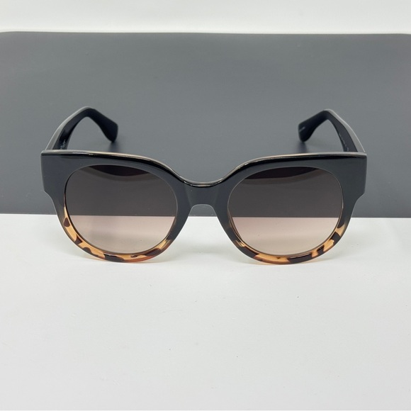 Harper Roe Accessories - Harper + Roe big sunglasses